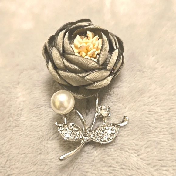 Jewelry - #485 Vintage Rose brooch